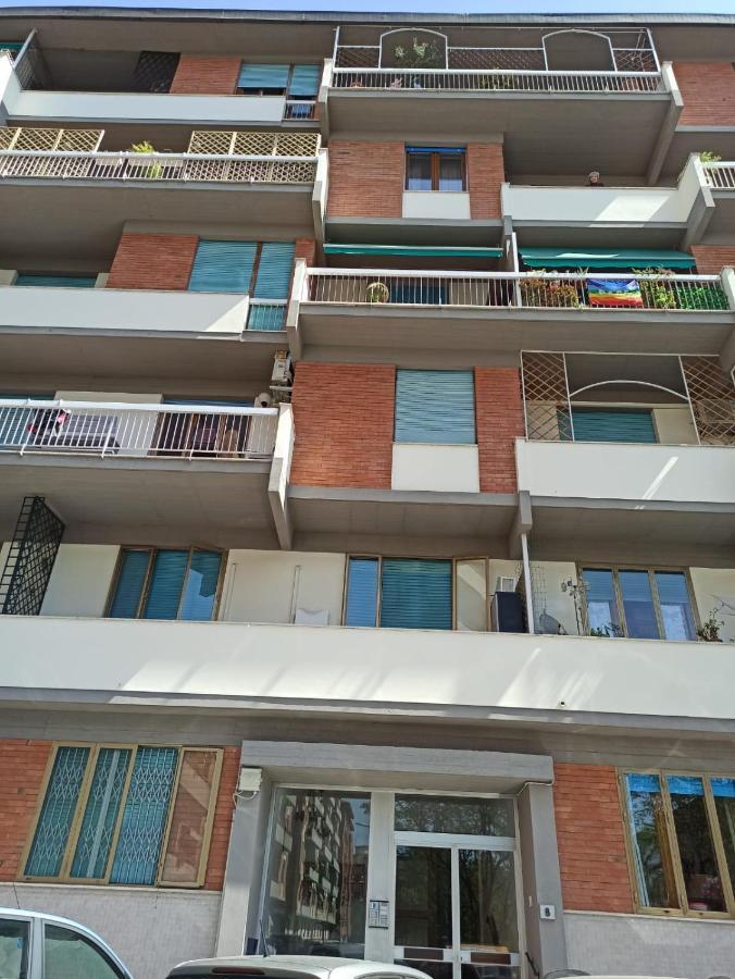 Casa Vacanze Giulia A Careggi Wi-Fi Apartment Firenze Bagian luar foto