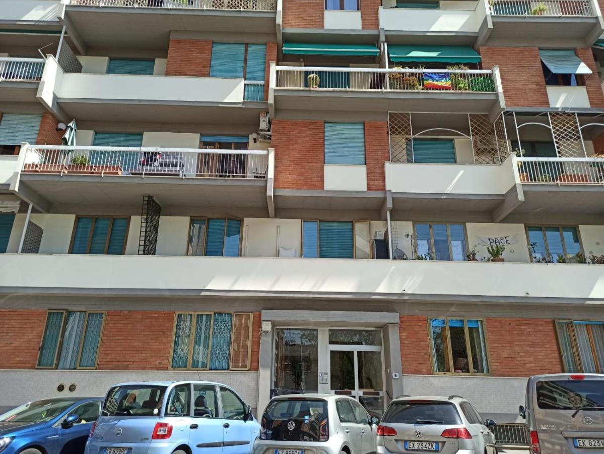 Casa Vacanze Giulia A Careggi Wi-Fi Apartment Firenze Bagian luar foto